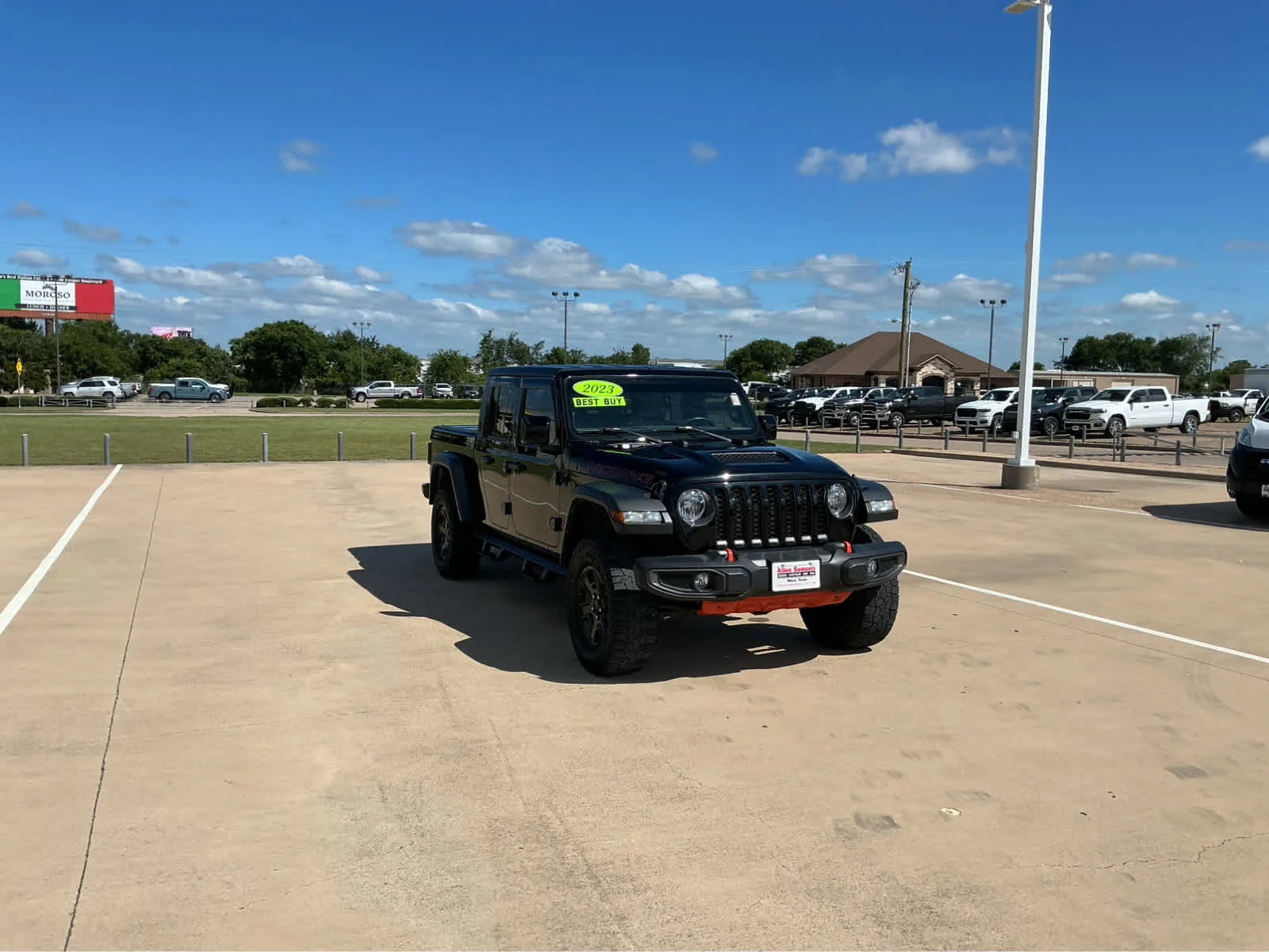 Used 2023 Black Clearcoat Jeep Mojave image 4