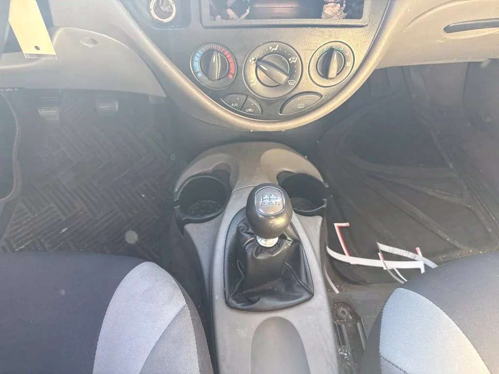 Used 2004  Ford ZX3 image 6
