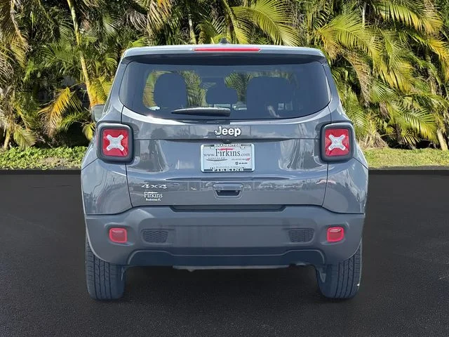 Used 2023 Gray Jeep Latitude image 7