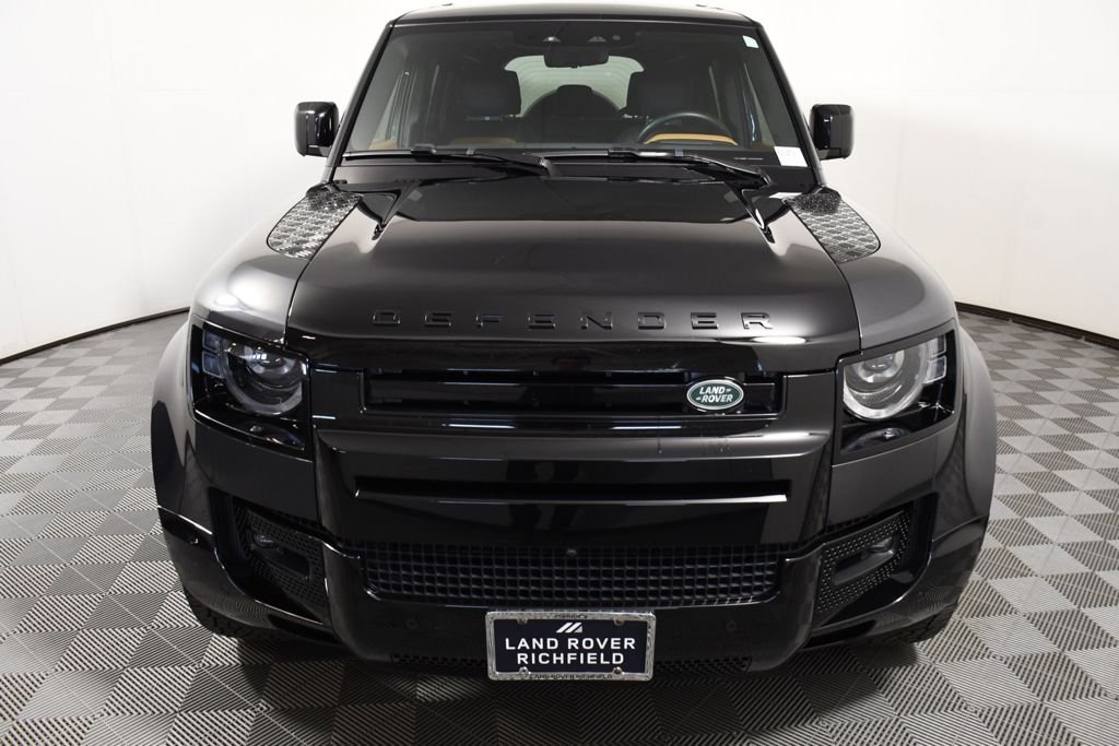 Used 2024 Santorini Black Metallic Land Rover X image 10