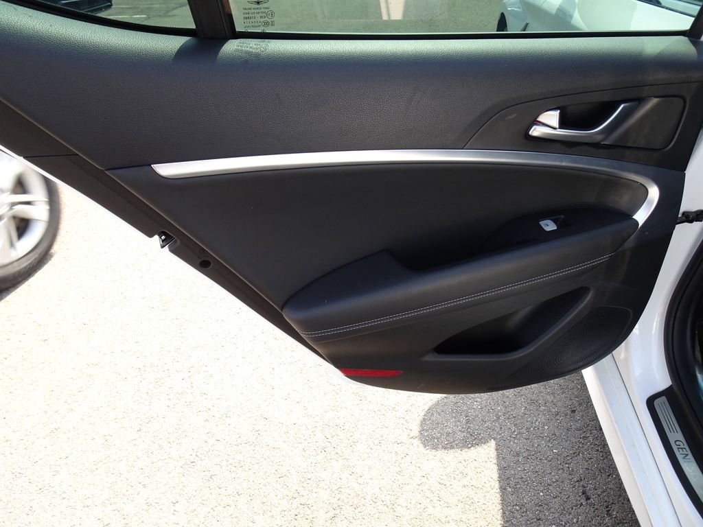 Used 2021 White Genesis 2.0T image 15