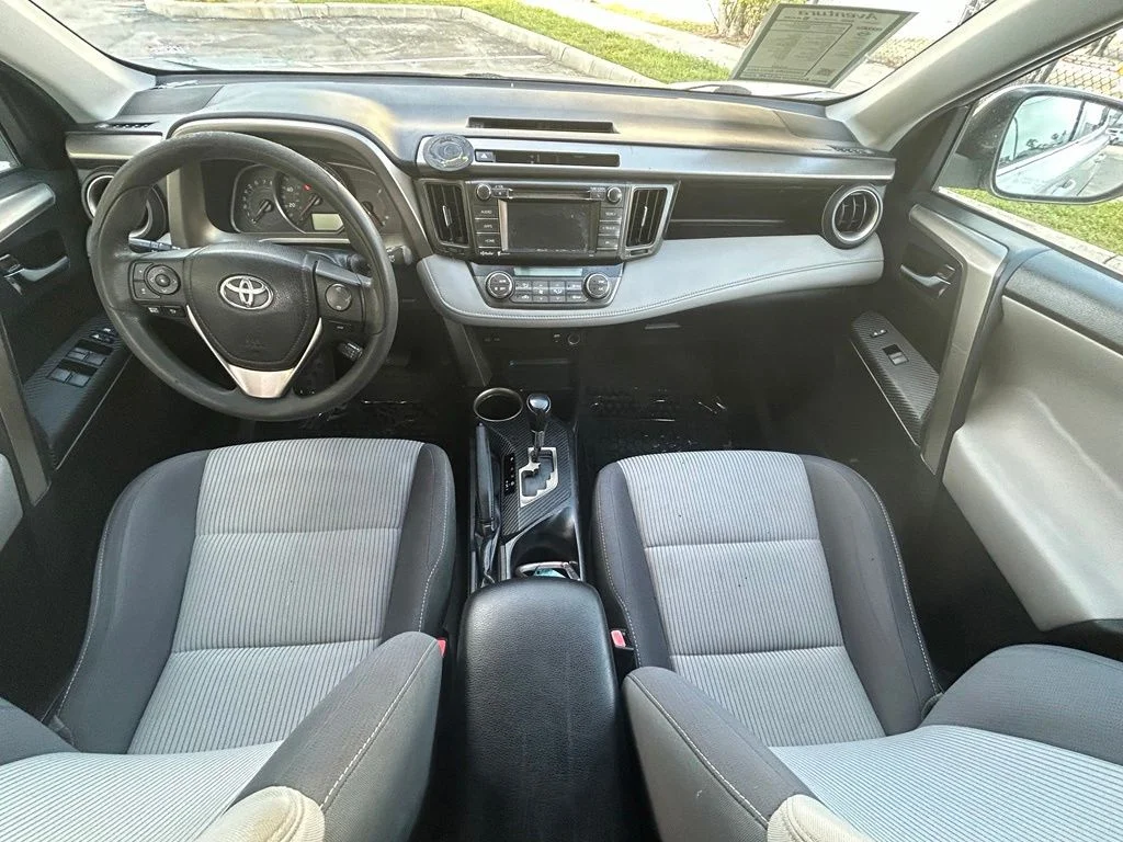 Used 2015 Silver Toyota XLE image 10