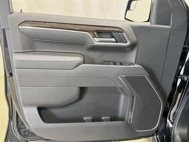 New 2026 Onyx Black GMC Elevation image 21