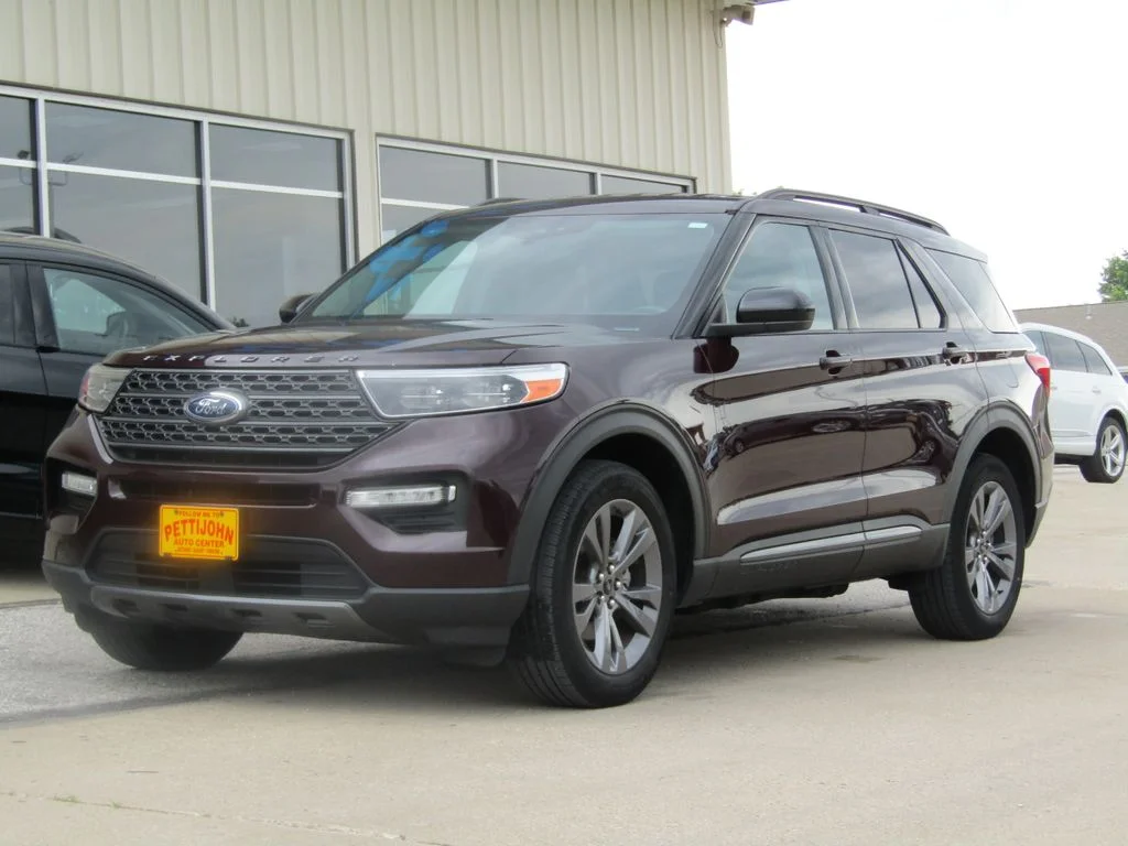 Used 2023 Red Metallic Ford XLT image 12