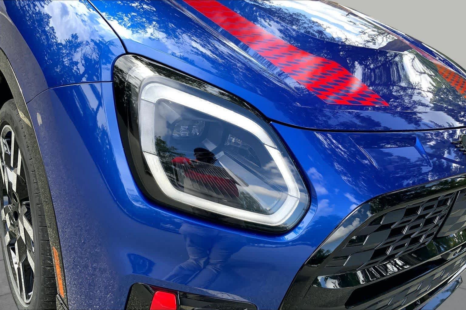 New 2027 Blazing Blue Metallic MINI Iconic image 13