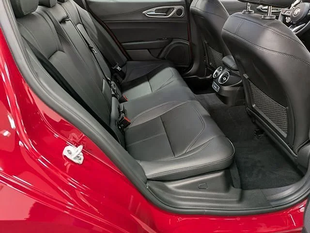 Used 2025  Alfa Romeo  image 29