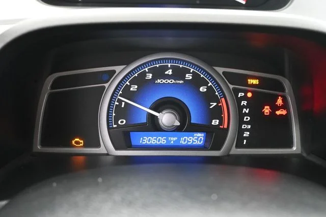 Used 2009 White Honda LX image 25
