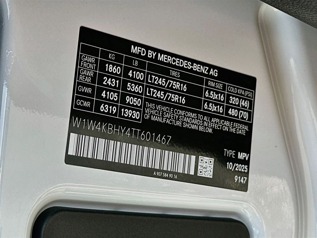 New 2026 Arctic+White Mercedes-Benz Crew 144 WB image 32