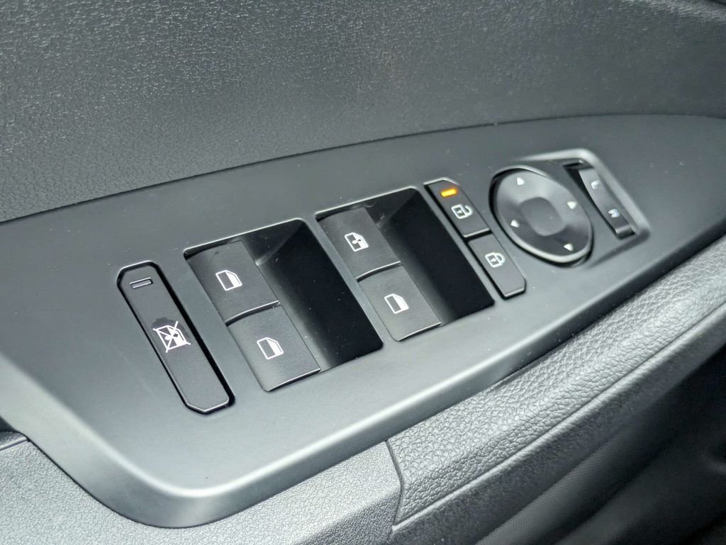 New 2026 Glacial White Pearl Kia LX image 23