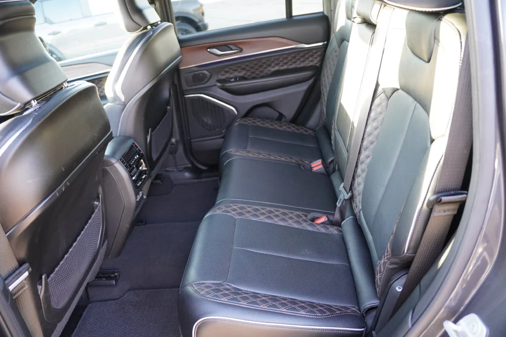 Certified Used 2025 Gray Jeep Summit image 18