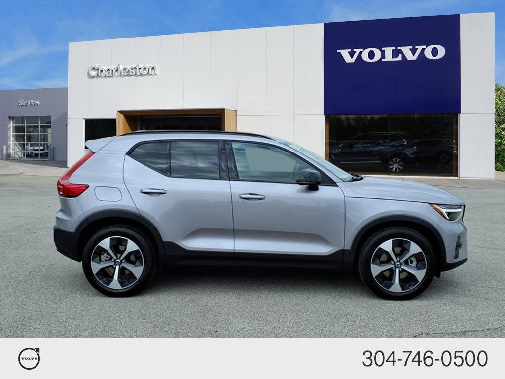 2026 Volvo XC40 Plus photo 2