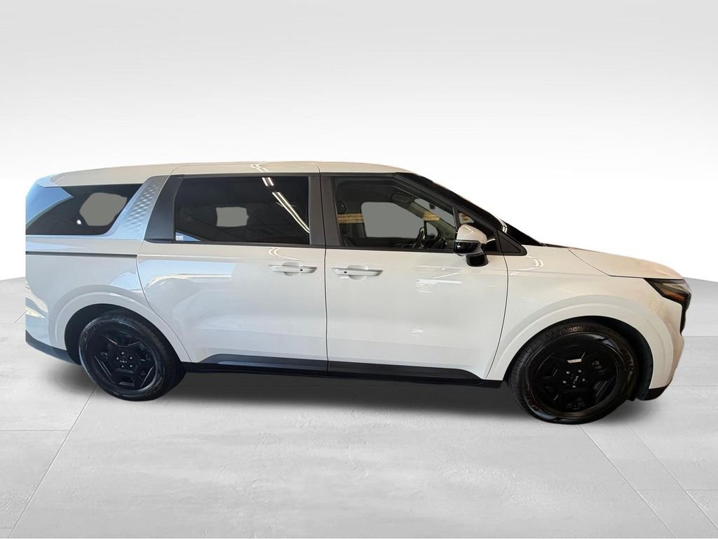 Used 2025 White Kia LXS image 7