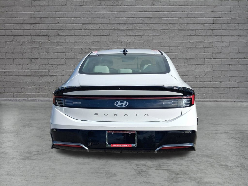 Used 2024 White Hyundai SEL image 9