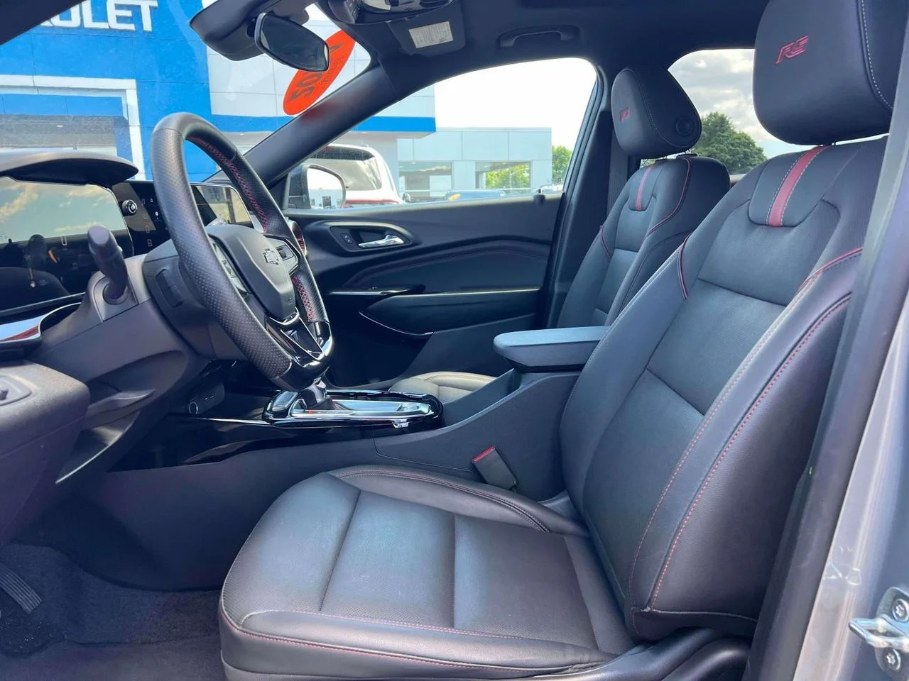 Used 2024 Sterling Gray Metallic Chevrolet FWD 2RS image 17