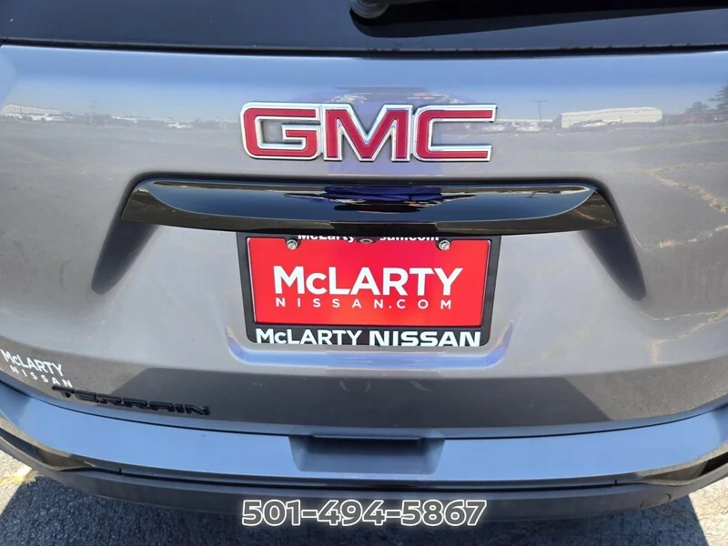 Used 2021 Steel Metallic GMC SLT image 15