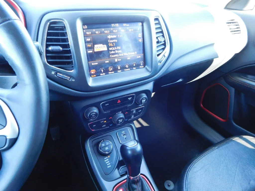 Used 2018 Blue Jeep Trailhawk image 33