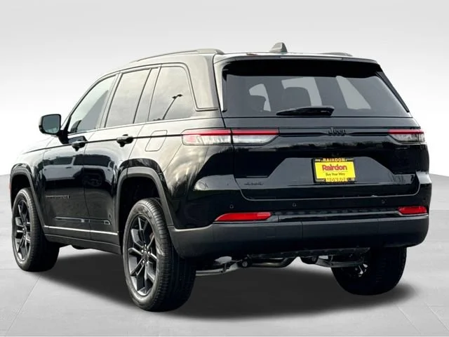 New 2025 Diamond Black Crystal Pearl-Coat Exterior Paint Jeep Limited image 6