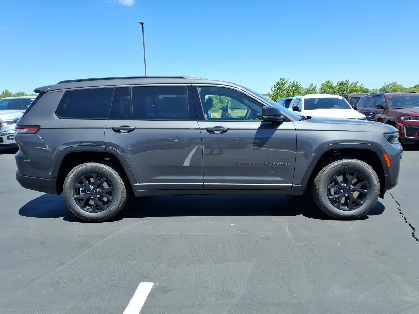 New 2026 Baltic Gray Metallic Clear-Coat Exterior Paint Jeep Laredo image 19