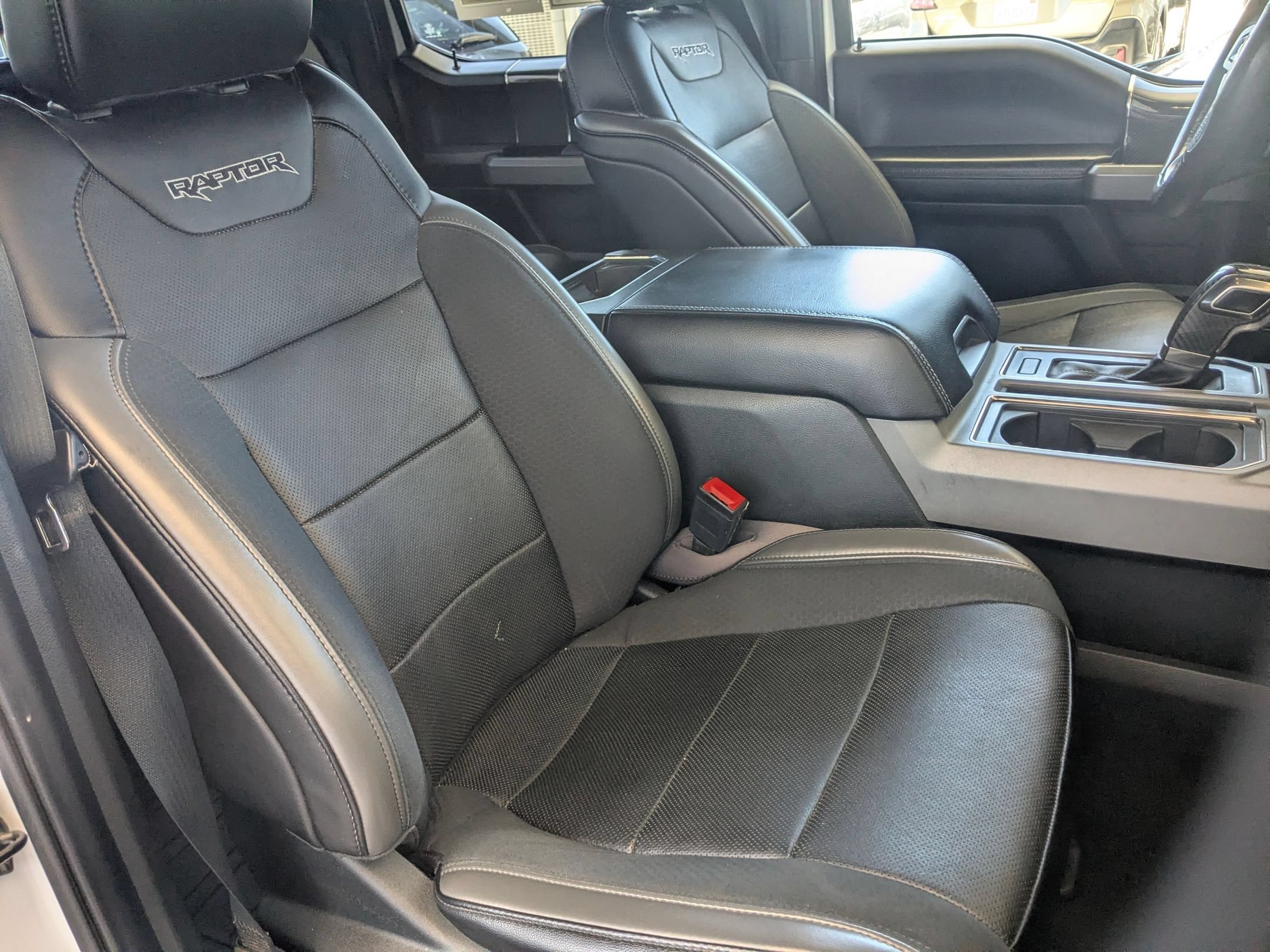 Used 2019 Oxford White Ford Raptor image 24