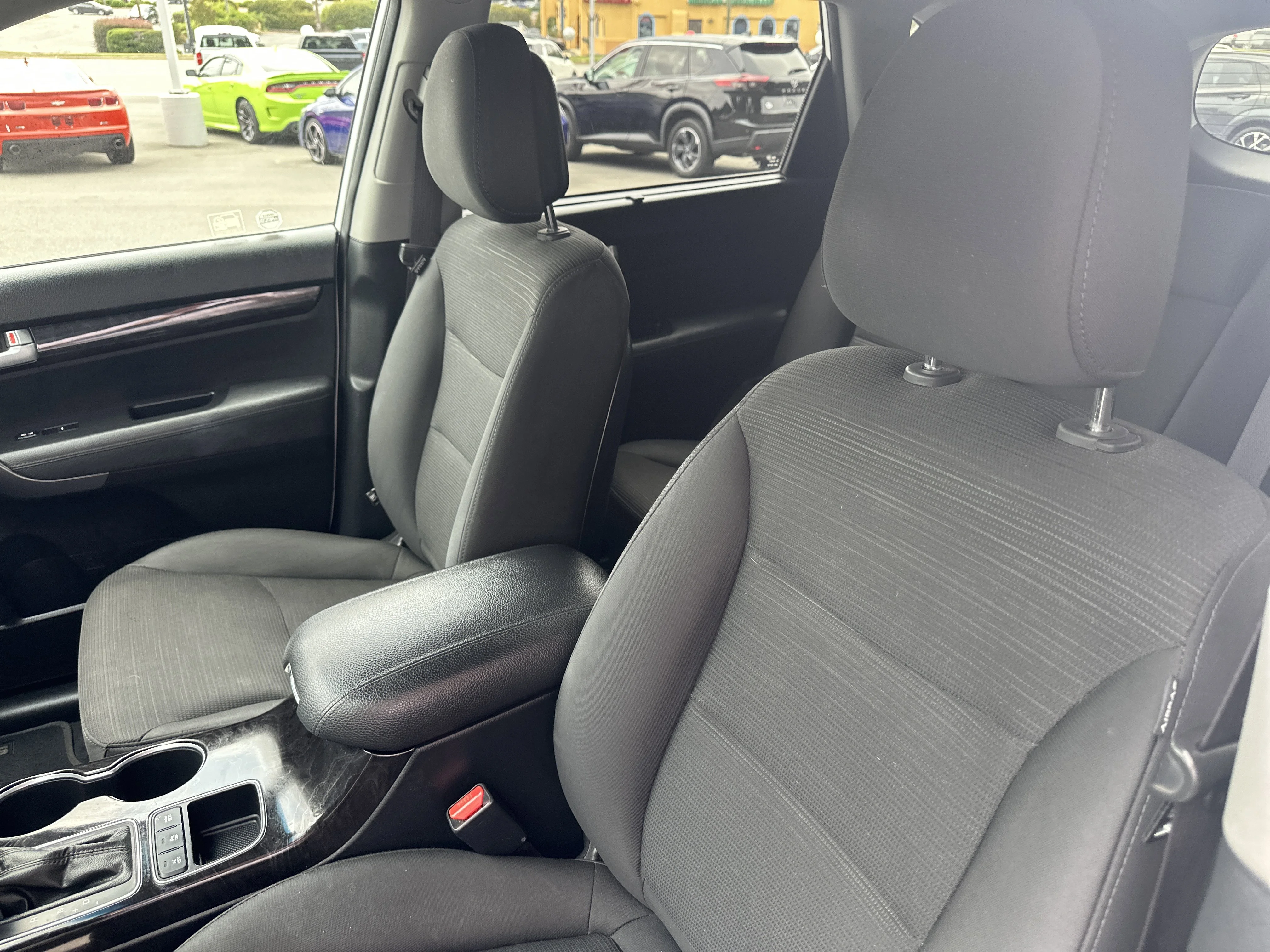 Used 2015 Snow White Pearl Kia LX image 18