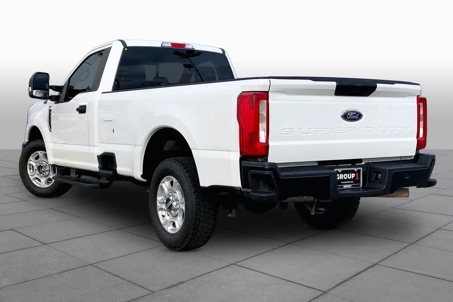 Used 2018 Oxford White Ford F-350 SRW Pickup XL image 11