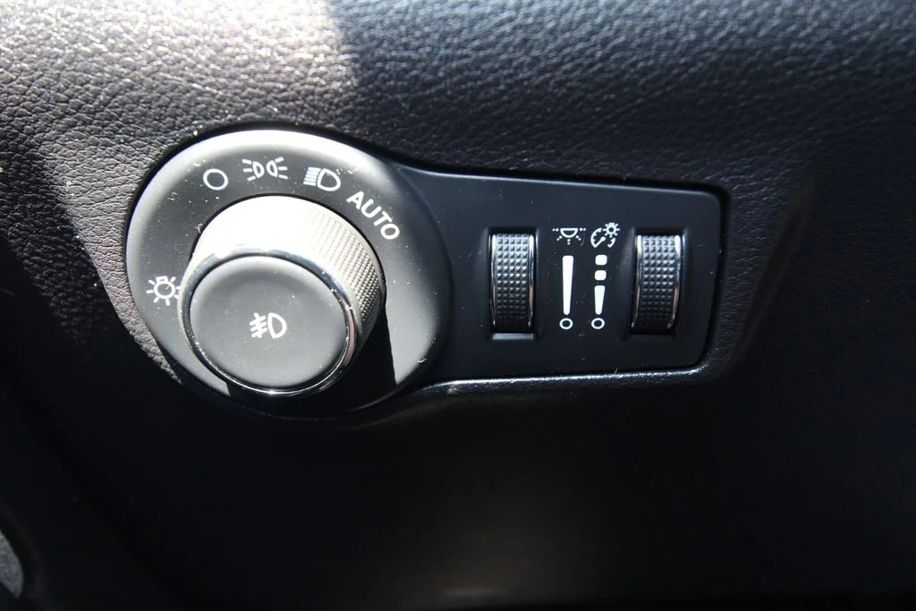 Used 2022 Blue Jeep Latitude Lux image 23