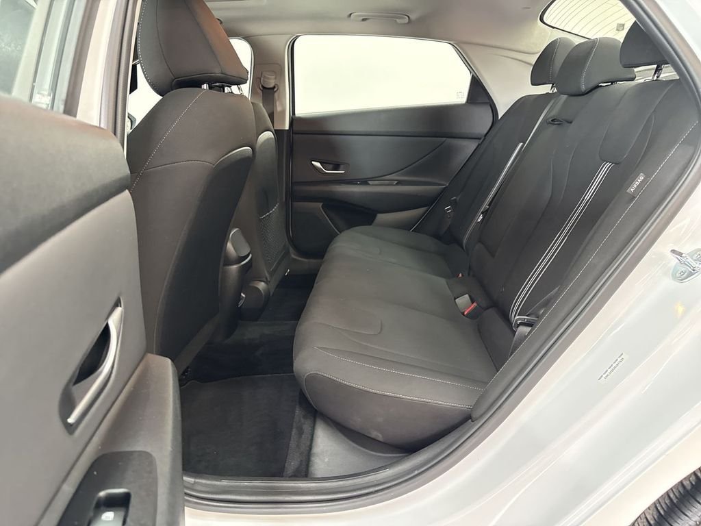 Used 2025 White Hyundai SEL Convenience image 15