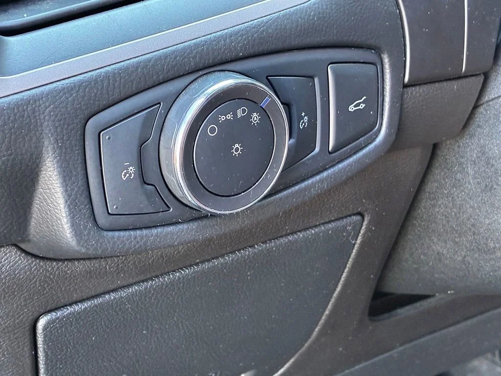 Used 2018 Shadow Black Ford SEL image 21