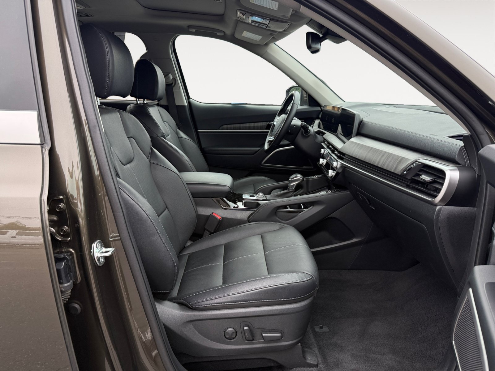 Certified Used 2025 Moss Kia EX image 19