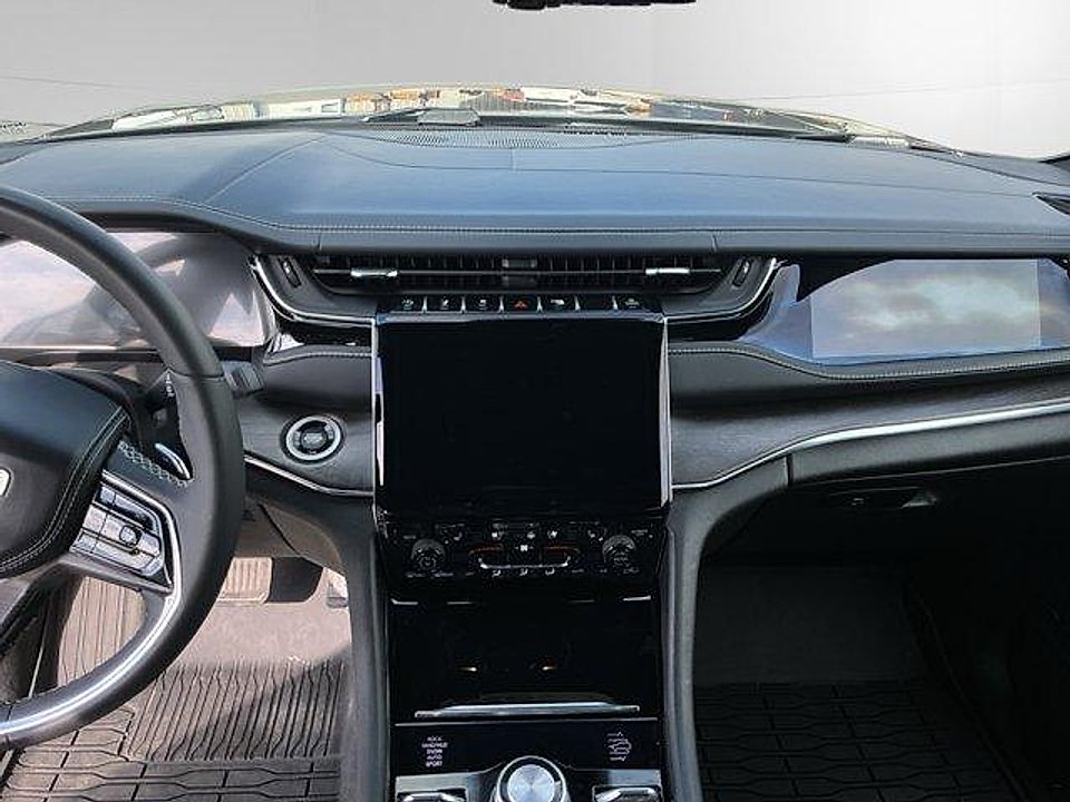 Used 2023 Baltic Gray Clearcoat Metallic Jeep Overland 4x4 image 10