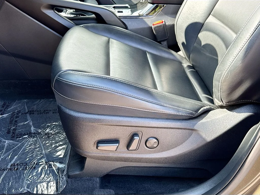 Used 2025 Dark Moss Kia S image 17