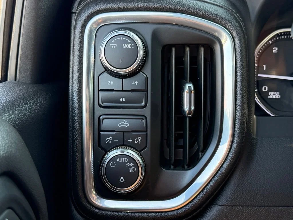 Used 2023 SUMMIT WHITE GMC SLE image 33