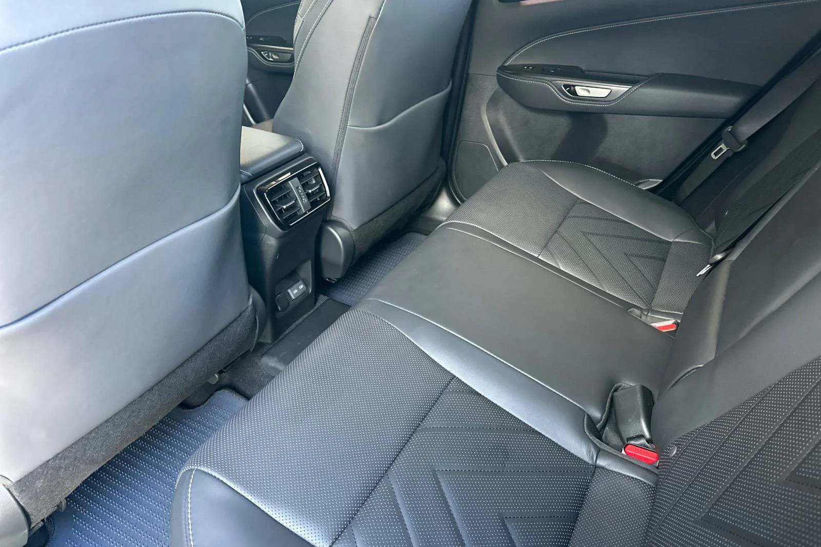 Used 2025 White Pearl Lexus 450h+ Luxury image 9