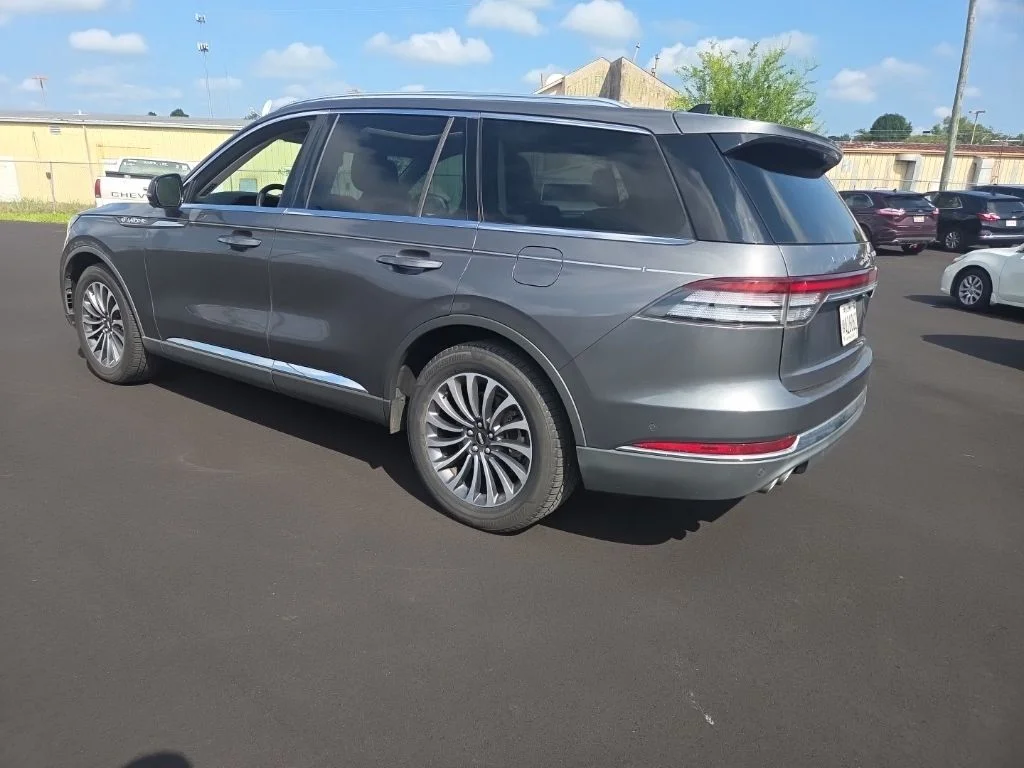 Used 2021 Gray Lincoln Reserve image 10