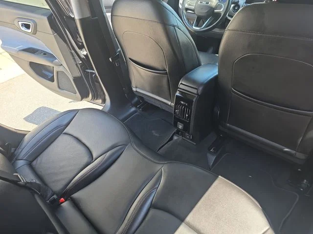 Used 2022 Gray Jeep Latitude Lux image 12