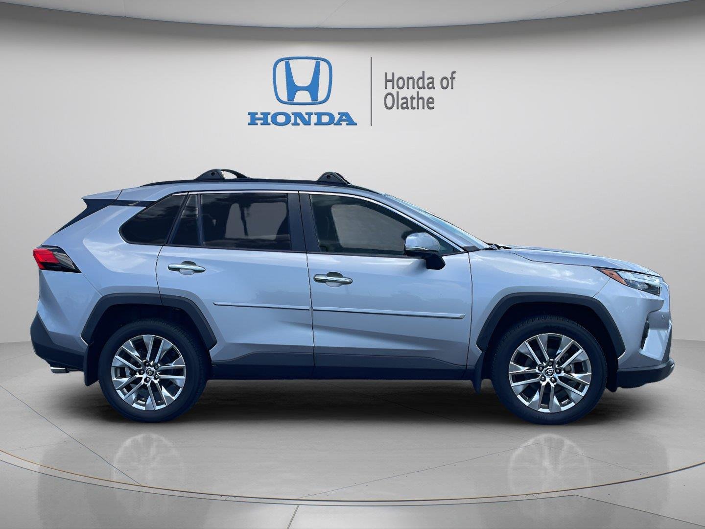 Used 2023 Toyota RAV4 Limited with VIN JTMN1RFV3PJ041379 for sale in Kansas City