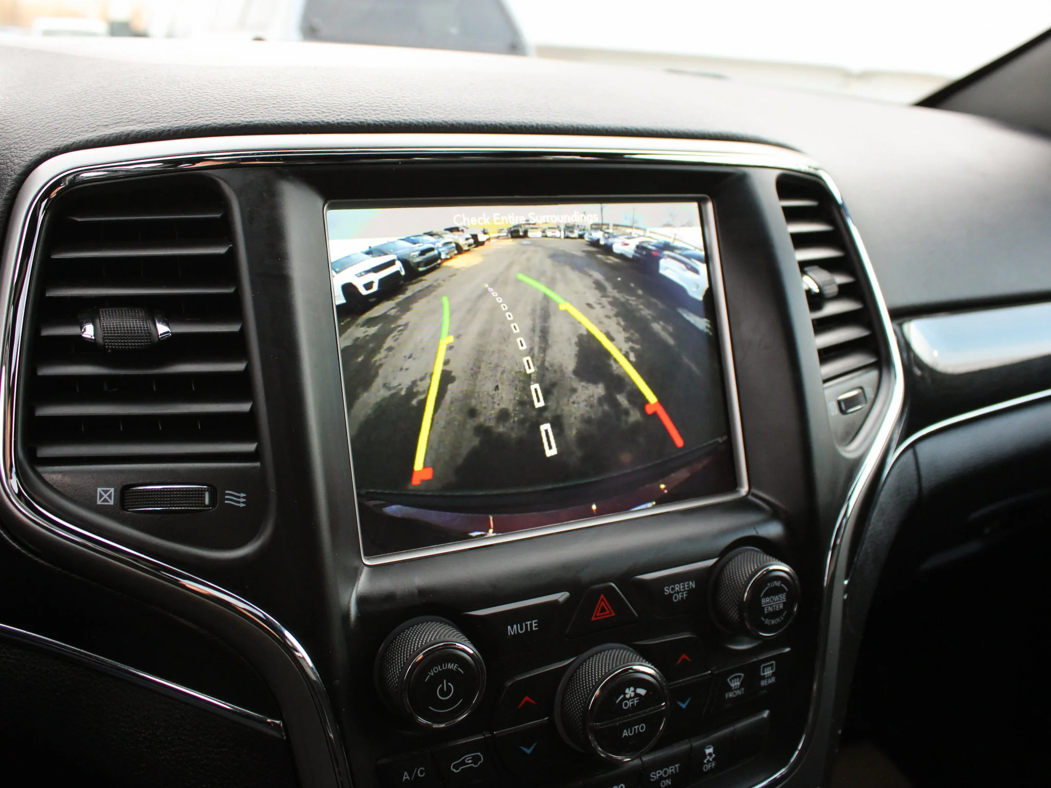 Used 2018 Red Jeep Trailhawk * V6 | Winter Tires | Heated/Vented Seats | Apple CarPlay | Navigation image 25