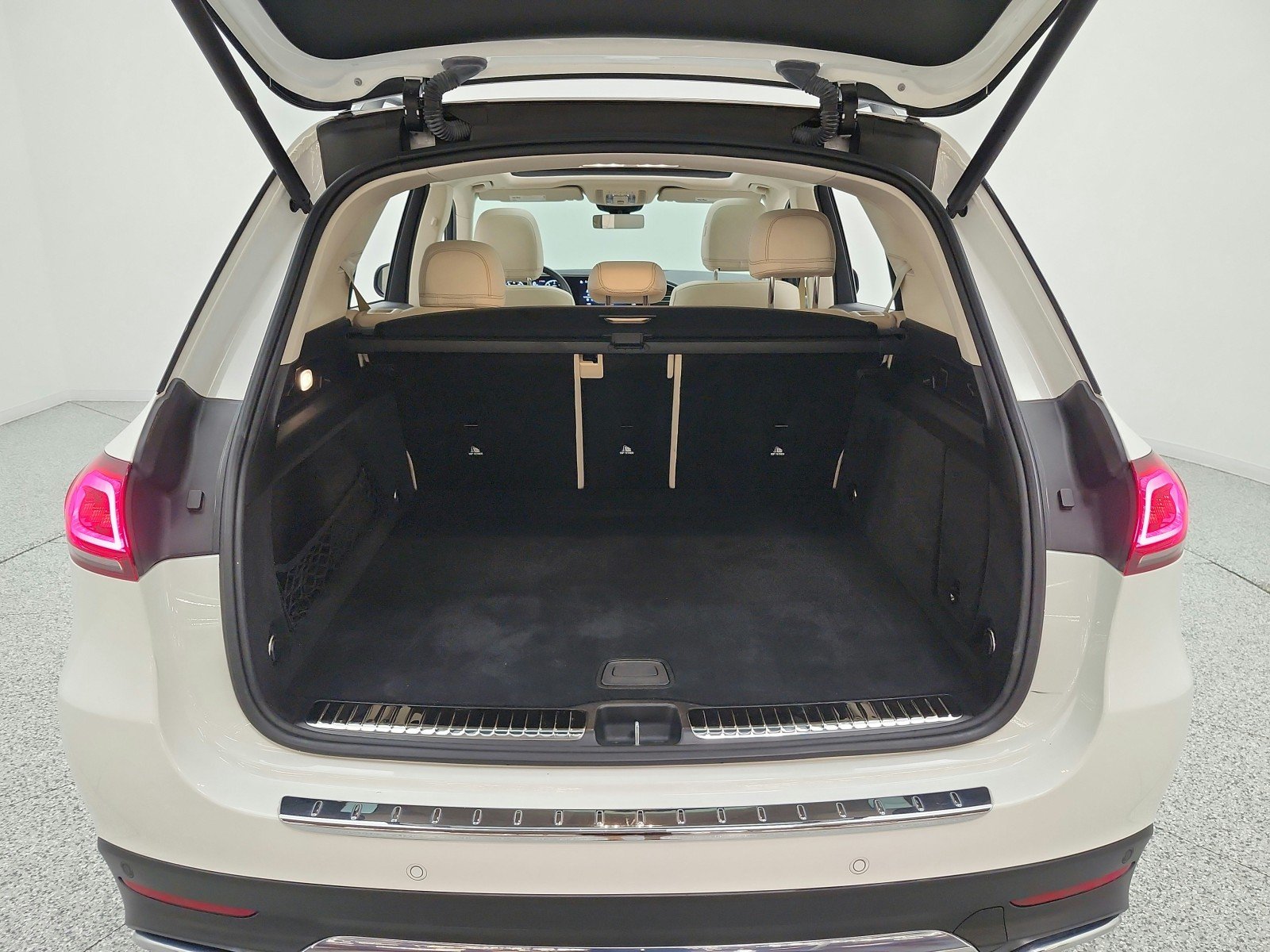 Used 2022 Polar White Mercedes-Benz GLE 350 4MATIC® SUV image 19