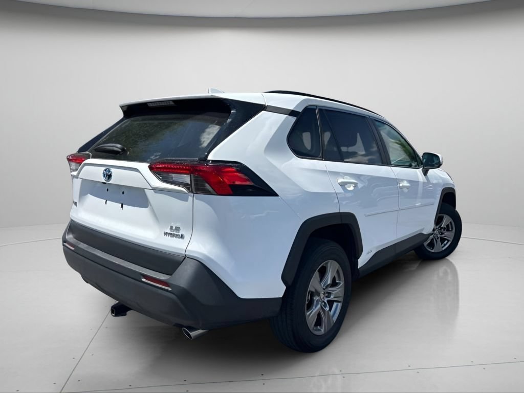 Used 2024 Ice Toyota LE image 5