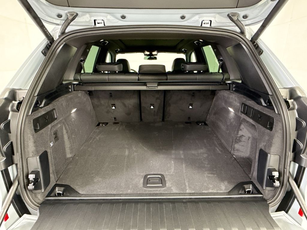 New 2026 Gray Metallic BMW xDrive40i image 27
