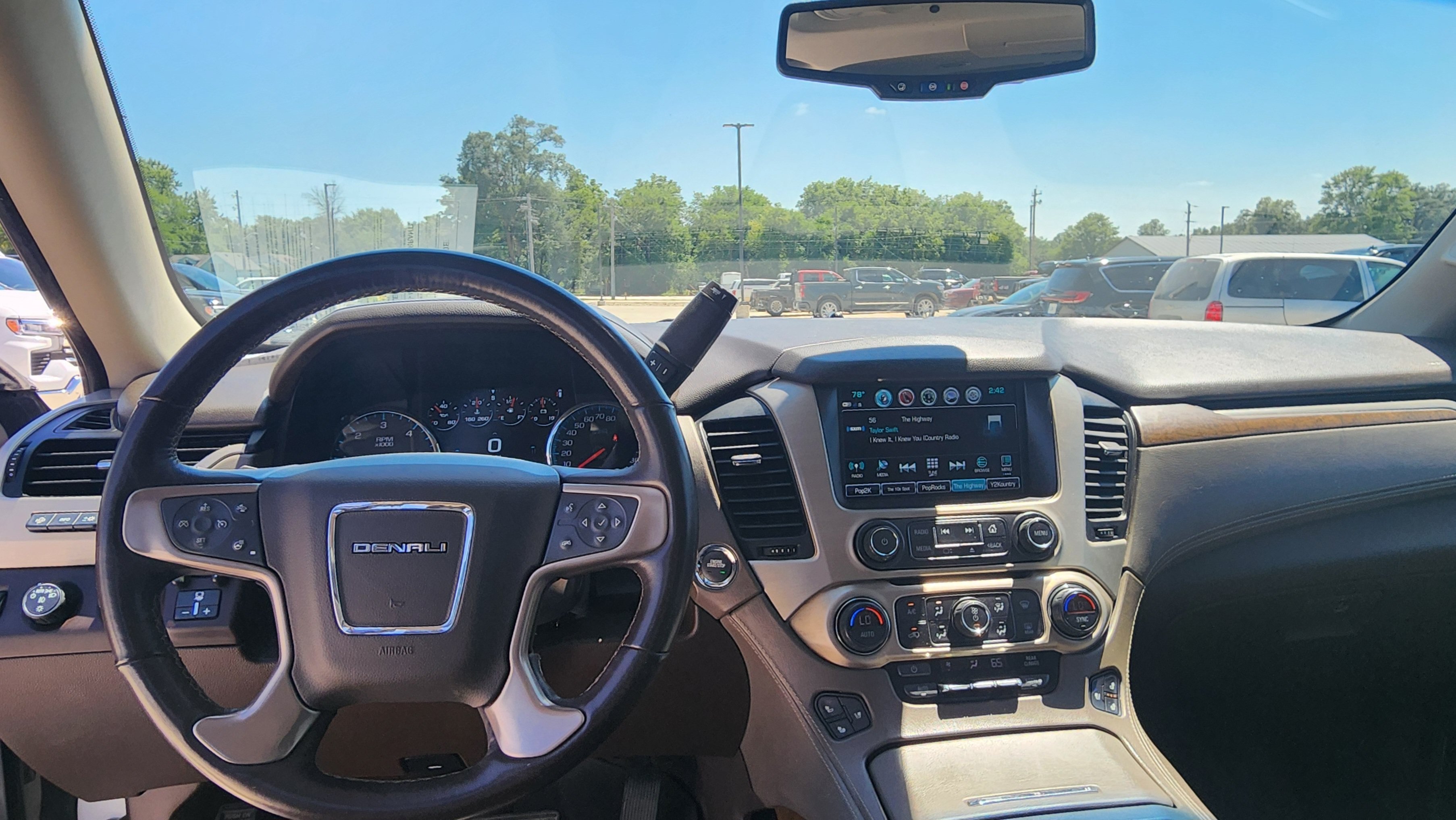 Used 2019 WHITE FROST TRICOAT GMC Denali image 18