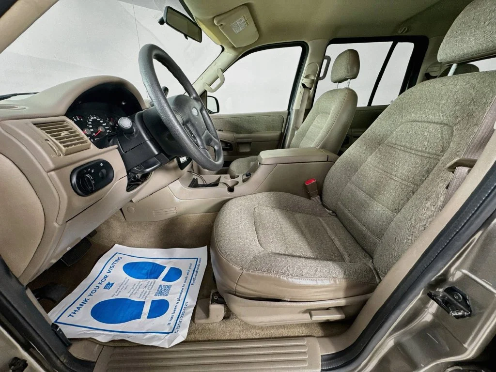 Used 2004 Pueblo Gold Clearcoat Metallic Ford XLS image 24