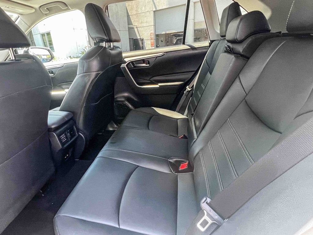 Used 2021 White Toyota XLE Premium image 17
