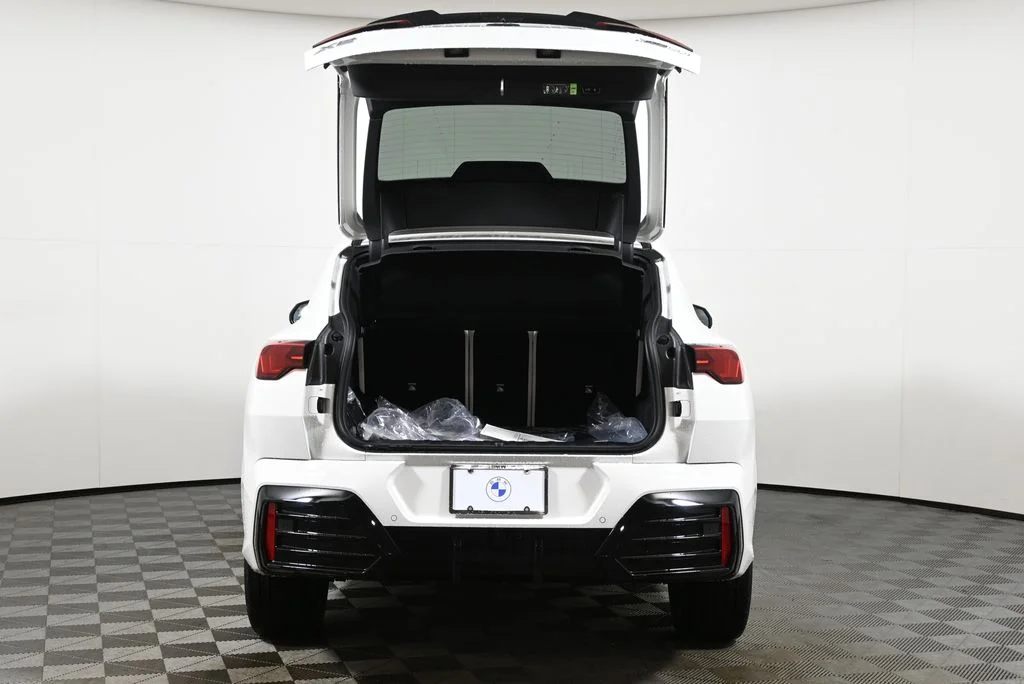 Used 2026 White BMW xDrive28i image 36