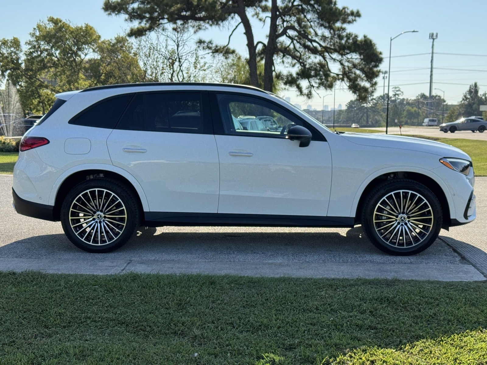 New 2026 Polar White Mercedes-Benz GLC 300 image 26