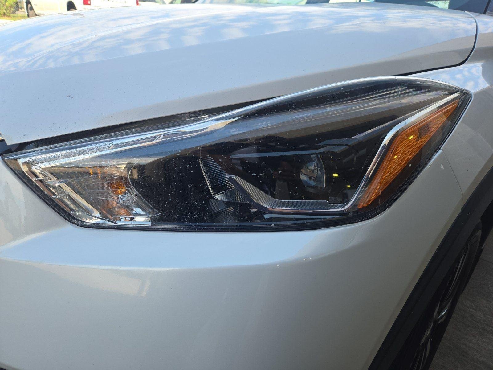 Used 2019 Aspen White Nissan SR image 9