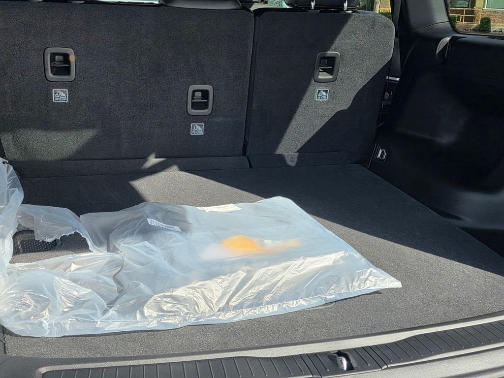 New 2026 Silver Zynith Exterior Paint Jeep Altitude image 11