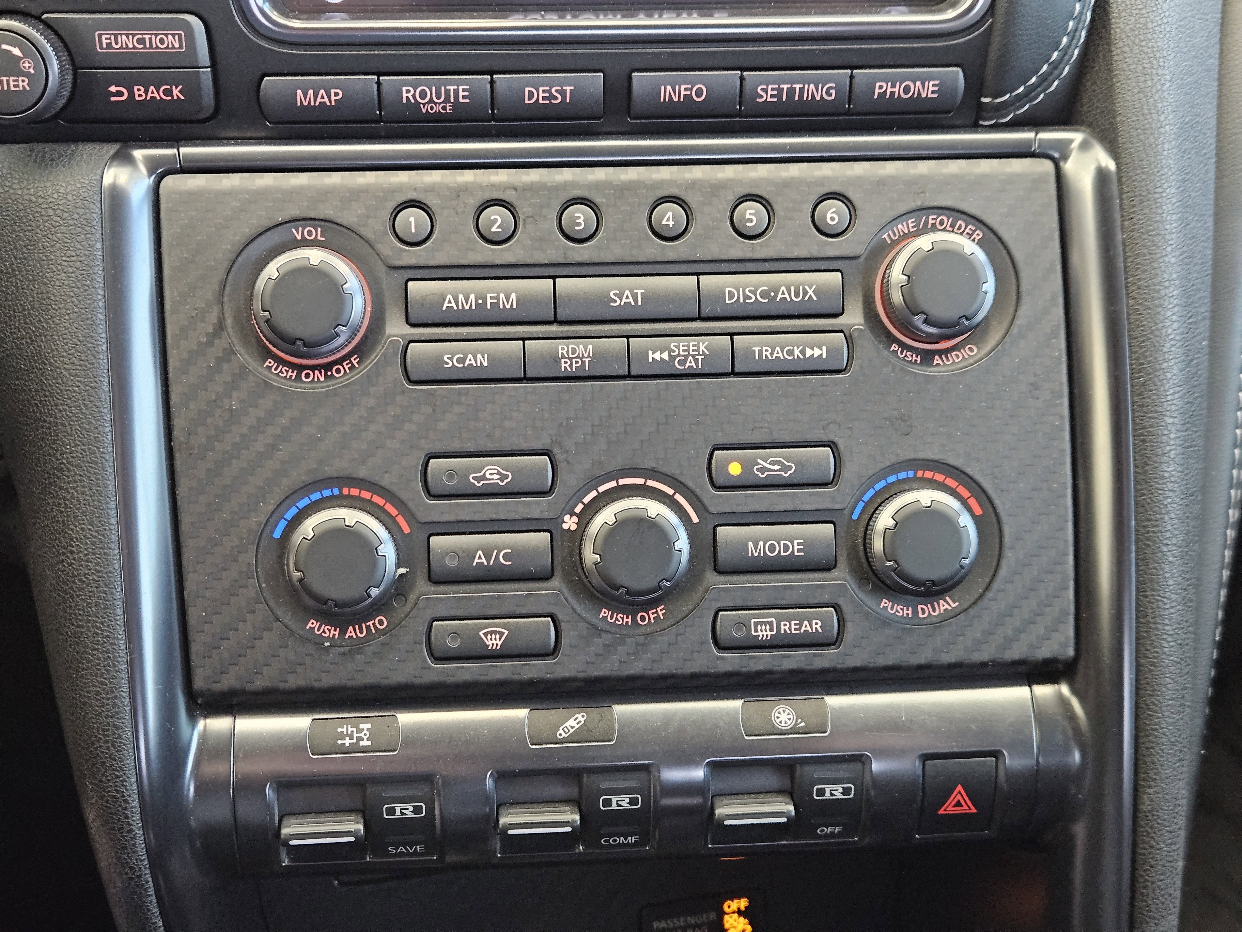 Used 2014  Nissan Premium image 19