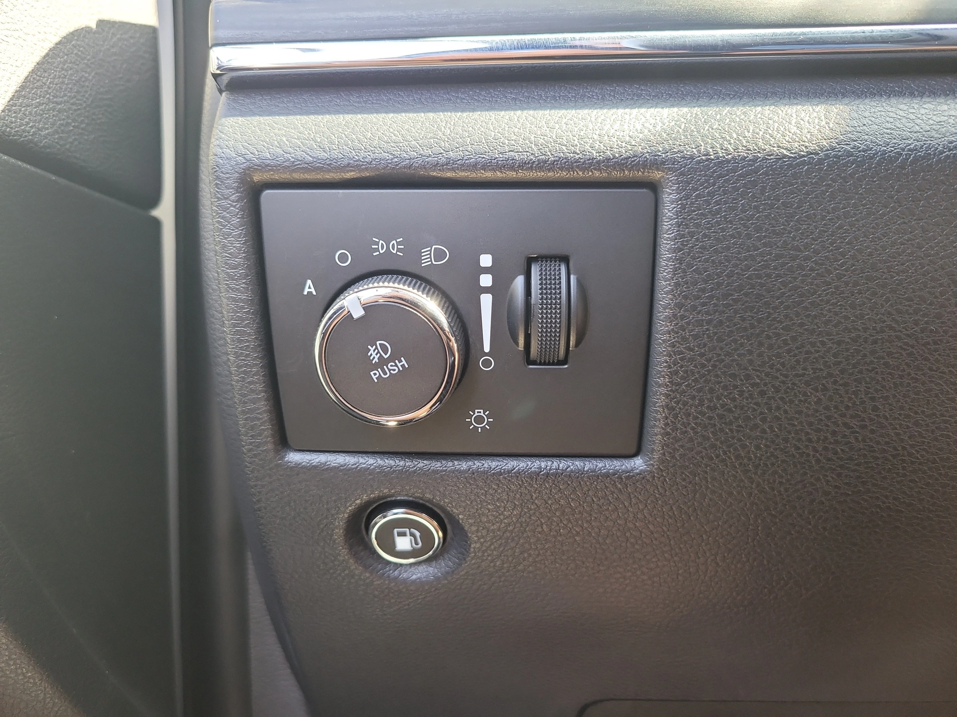 Used 2020 Bright White Clearcoat Jeep Limited image 32