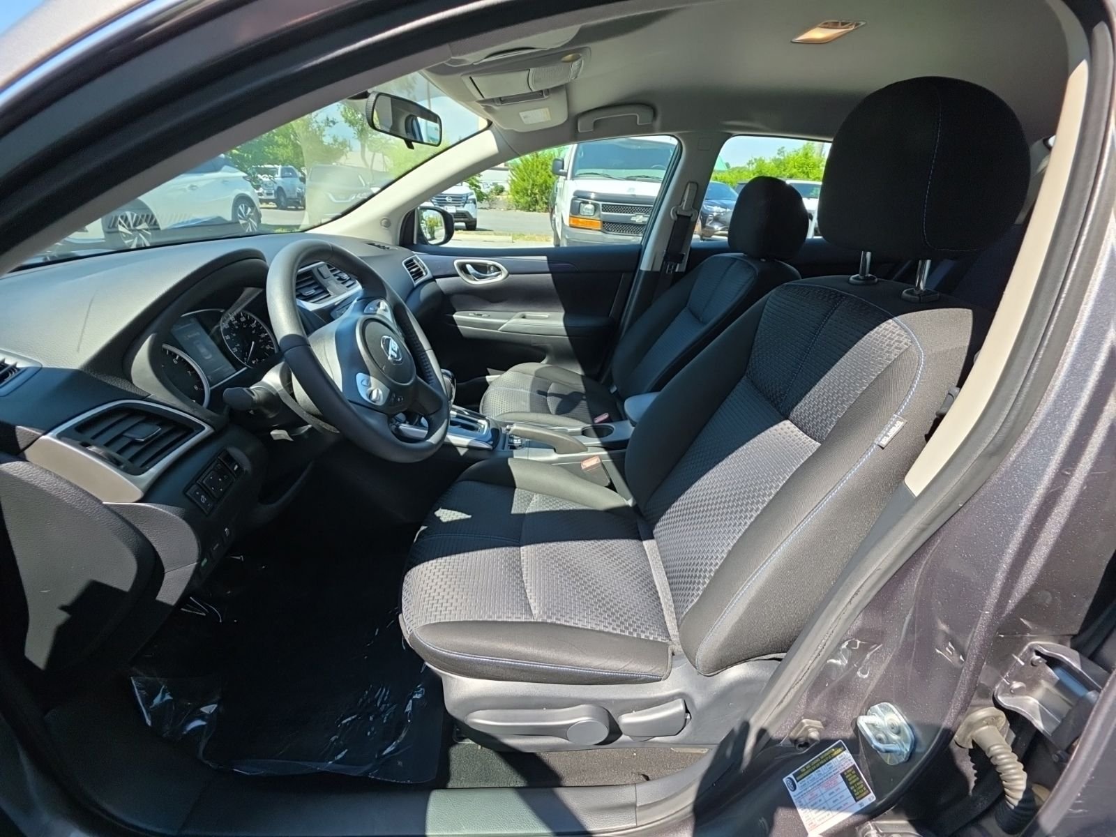 Used 2017 Gray Nissan SR image 10
